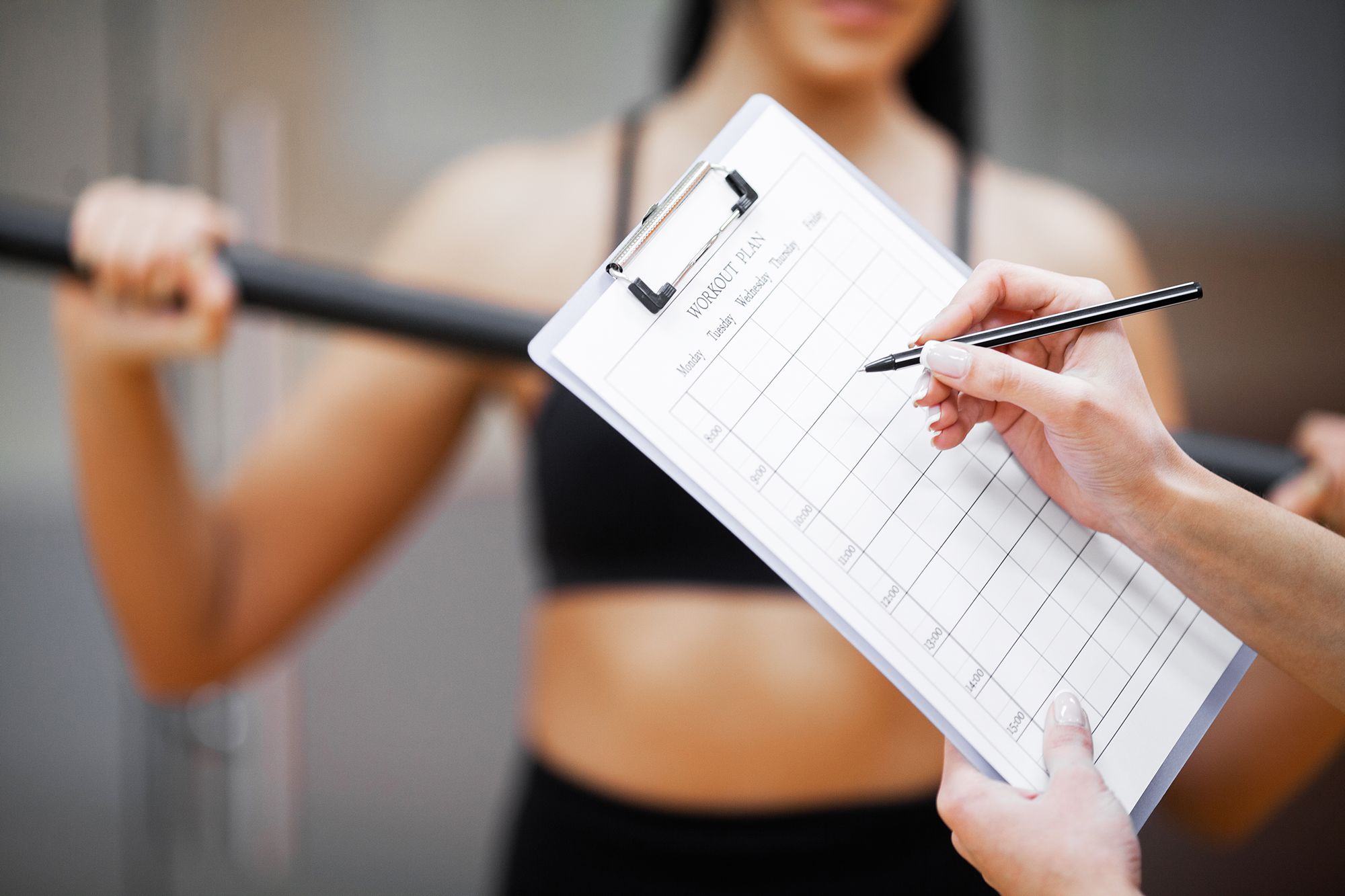 m_fitness-plan-sports-trainer-amounts-workout-plan-close-up